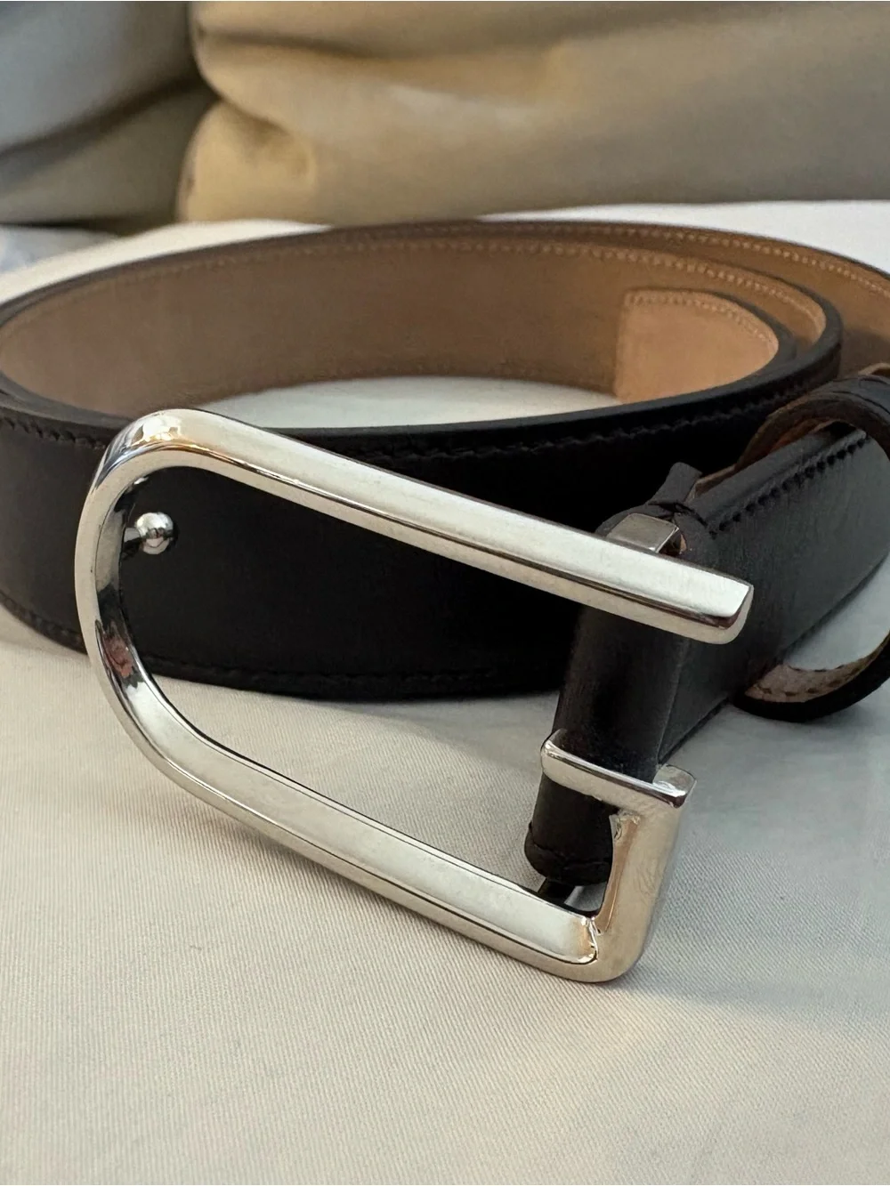 Gucci Dark Brown Leather Men’s Belt with Silver Buckle and Tan Interior
